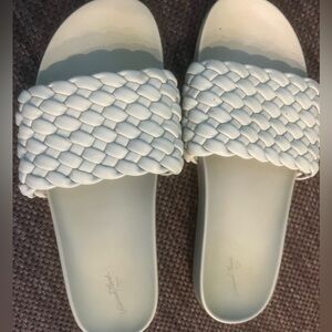 Universal Thread sandals